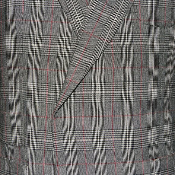 Single Hidden Button Closure Suit - Picture 5 of 7
